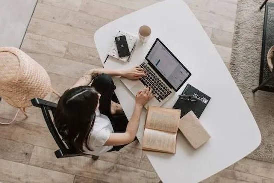 10 Kerja Online yang Bisa Menghasilkan Gaji Besar