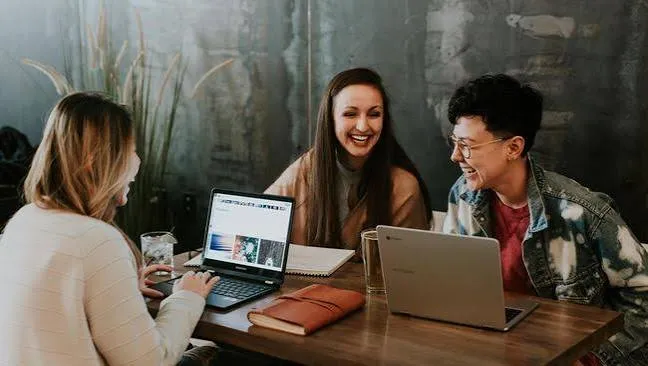 5 Contoh CV Fresh Graduate Tanpa Pengalaman Kerja yang Tetap Menarik